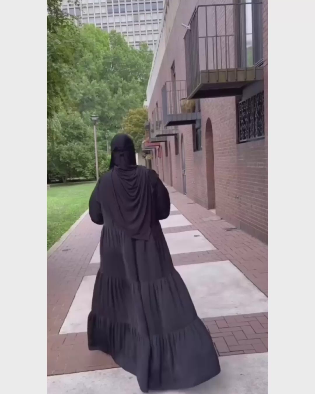 Load and play video in Gallery viewer, Safa Abaya
